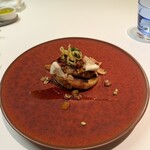 メイ - 4皿目
      フォアグラのポワレ、フレンチトースト、アプリコットのジャム、アーモンド、ニンニク、フレッシュの日向夏。