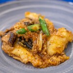 四川料理 巴蜀 - 2024.12 鮃（ひらめ）と上海蟹のピリ辛炒め
