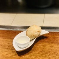 ステーキ懐石都 春日 - ③【パン】
                      パン工房BEBE生地を当店で焼き上げたプチフランス