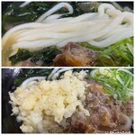 金比羅うどん - 上 茹で揚げのもっちり麺
下 サービスの天かす投入