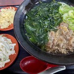 金比羅うどん - 料理写真:肉うどん＝630円
わかめ＝130円←トッピング