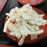 金比羅うどん - サービスコーナーから取り分けた
うどんのマヨ和えサラダはお代わり可能