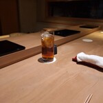 鮨 にしむら - 相方の飲む烏龍茶一杯目
