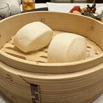 東天閣 - (中華蒸し)パン×2