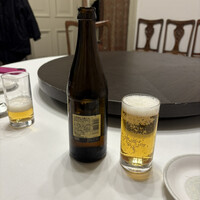 東天閣 神戸本店 - 瓶ビールはサッポロ生ビール黒ラベルの中瓶