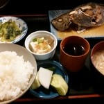 魚料理 芝文 - 特大いさき煮・小松菜炒め付￥９００