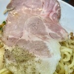 ヌードル＆スパイスカレー 今日の1番 - 大きなチャーシューが２枚！