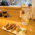 はな花 - とり皮ギョーザ、メガハイボール