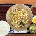 大阪屋 - ホルモンうどん定食¥1050外　美味い。うどんは細切れ。次回は単品大盛りで食べたい。美味い。