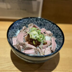 中華そば いとの - レアチャーシュー丼（オニオンソース）