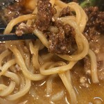 旋 - 肉味噌を麺に絡めて食べます