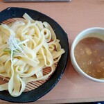 とろ肉つけ麺 魚とん - つけ麺（カレー・平打）