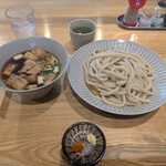 武蔵野うどん 五六 - 名物『肉汁うどん 並』(¥930-税込)