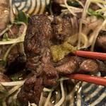 虎視眈々 - 柚子胡椒をたっぷりつけていただきます。激ウマ！