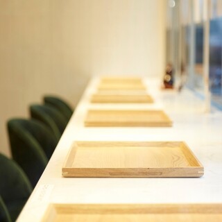 握りたてが楽しめるイートインがおすすめ◎お新香のセットもあり