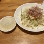 かれんど - セットのピクルスとサラダ。