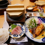 はしや イオン広島府中店 - 鰤の照り焼きと鰤のお刺身定食