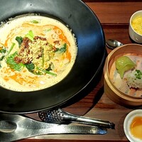 白金中華 星期菜 - 担々麺　ランチセット1980円
