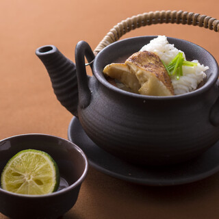 9月より松茸と鱧の土瓶蒸しをご用意しております。