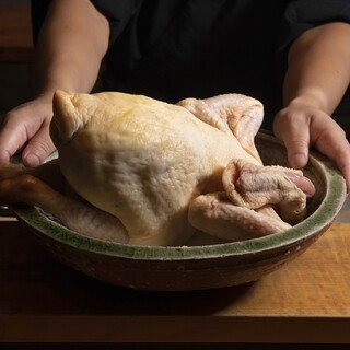 生産者と共に「押岡地鶏」を共同開発。焼鳥には雌鶏のみを使用