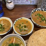 月と亀 - ←鰯のつみれ、チキンカレー、ポークビンダル→