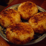 みなとや旅館 - ほっこり焼きたて焼おにぎりが一人に一個