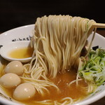 NIBOSHI MANIA - 銀鱗真鯛鮮魚煮干蕎麦の麺