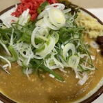麺処 盛盛 - ここだけ唯一無二、カレーライス＋ねぎトッピング他の図　こうなる