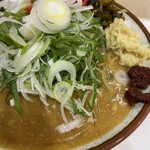 麺処 盛盛 - カレーライス＋ねぎトッピング、勝手にすりおろし生姜＋紅生姜ほかも加えズーム