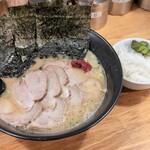 吟風 - チャーシューメン 950円、ご飯少なめ