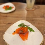 ビストロ パンダ - ◇鮮魚／スモークサーモンのカルパッチョ
…ケッパーが、いい仕事してます♡