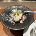 八重洲 steak & seafood 鉄板焼き 一心 - 　カシスシャーベットとフローマージュブラン