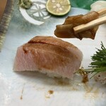 すし鶴 - ガリで醤油を塗り塗り♡