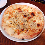Tosu Kana - 4種のチーズのピザ