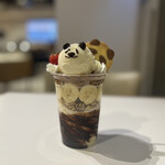 BLUE LEAF CAFE - 黒パンダパフェ１１００円。ソフトクリーム、ホイップクリーム、アイスクリームがギッシリのボリューム満点パフェです。