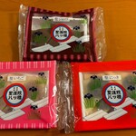 聖護院八ッ橋総本店 - 料理写真:■Sヤツハシ５ニッキ￥250…伝統的なニッキの風味 ■Sヤツハシ５イチゴ￥250…イチゴのフレッシュな風味 ■Sヤツハシ４ショコラ￥300…チョコレートの濃厚な味わい