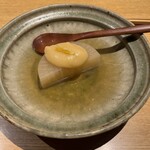 酒屋 彌三郎 - 源助大根のふろふき　自家製ゆず味噌ソース