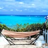 OHAMAテラス - ハンモックの有る先は、大潮の日だけ現れるサンゴの島「八重干瀬」（ヤビジと読みます）です。