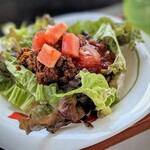 OHAMAテラス - 「タコライス」（1,000円）タコライスのご飯を半分でお願いしたところ、モサモサとレタスに埋もれて、美味しそう ww ♡