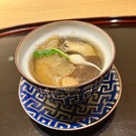 眞善美 - 鱶鰭、スッポンなど12種の食材を使ったスープ