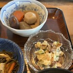 食事処 立花 - 小鉢(煮物・ポテトサラダ)