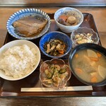 食事処 立花 - 料理写真:煮魚(なめたカレイ)セット