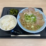 ニューラーメンセンターりゅうちゃん - チャーシューメン