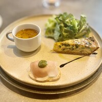 レストランいしだ - オードブルバリエ/ ロワイヤル・ベーコンと菜の花のキッシュ・生ハムのクロカンテ
