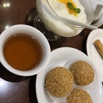 同心居 - デザート。胡麻団子・杏仁豆腐。