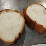 鉄板焼とお好み焼 みしまや - バゲット。ここお好み焼き屋よね？ｗ