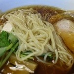 飯田商店 - 麺は中太麵ストレート