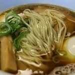 飯田商店 - 麺は中太麵ストレート