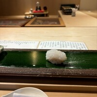 すしの嘉六 - アオリイカ。きちんとお仕事されとります。