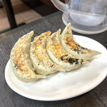 南京亭 - ジャンボ餃子4個　byまみこまみこ